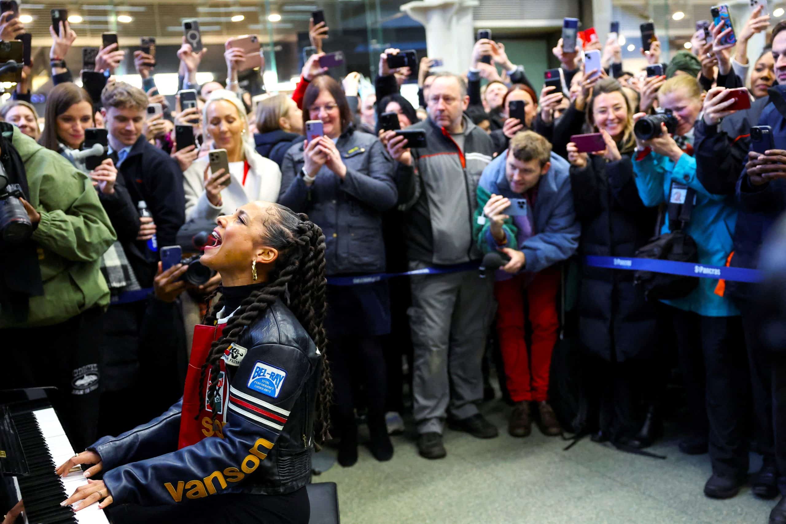 Alicia Keys Caught Everyone Off Guard Busking In London, Playing Her Best Tunes And One New Song