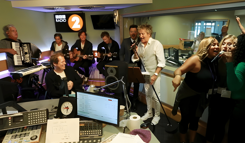 Michael Bublé And Rod Stewart Collabed To Create A Special Rendition Of Bonnie Tyler’s “It’s A Heartache”