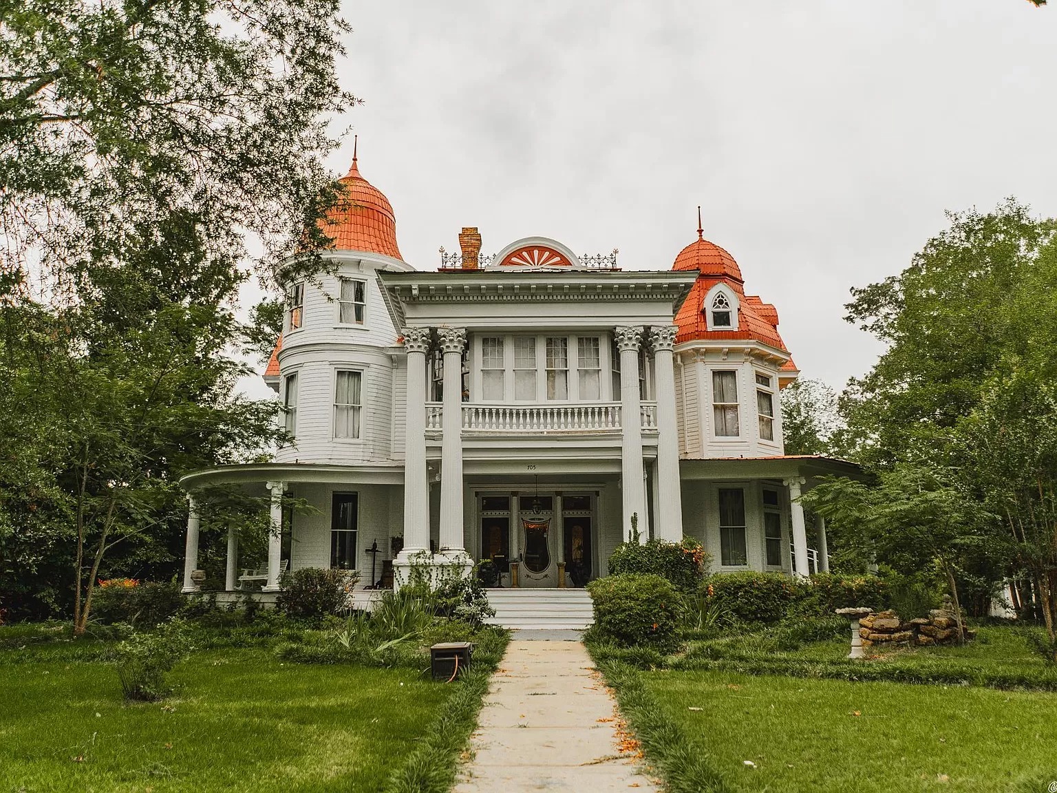 Historic 1906 Allen House In Monticello, Arkansas That Will Immerse You In Charm From Another Era