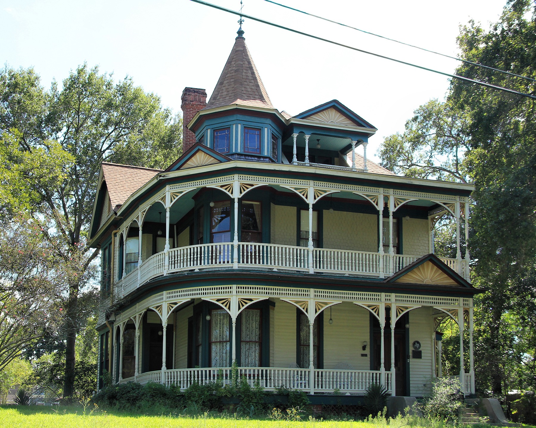 1895 F.W. Schuerenberg House – One Of The Finest Example Of Victorian Architecture