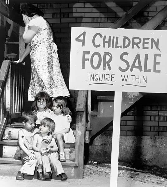 The Truth Behind The Infamous Photo Mother Selling Her 4 Children In Chicago, 1948