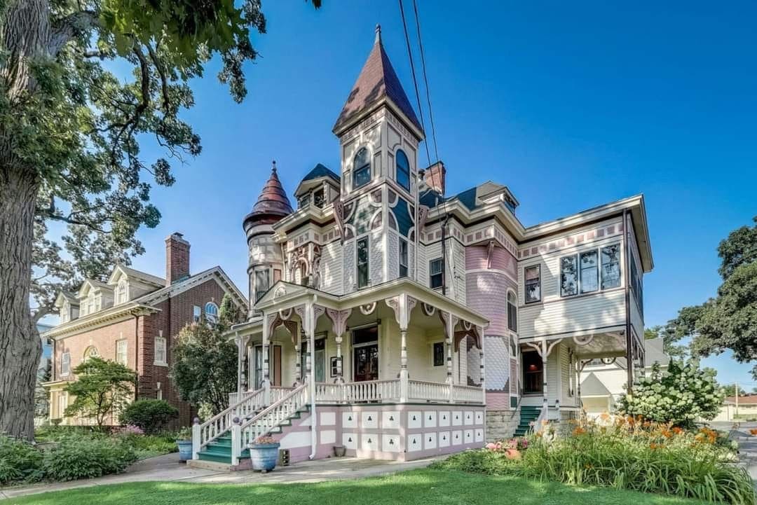 1889 Ora Pelton House With Unique Woodwork And Victorian Charm In Elgin