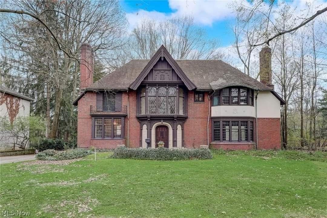 1926 Meade & Hamilton Tudor House With Magnificent Wrought Iron Balconies