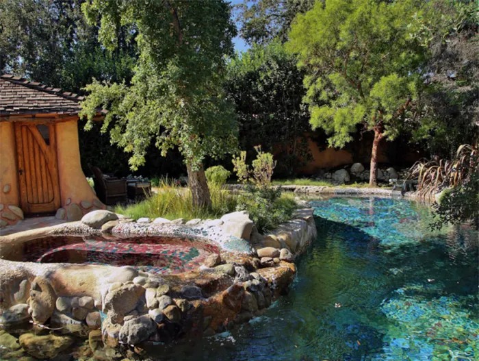 The pool and Jaccuzi