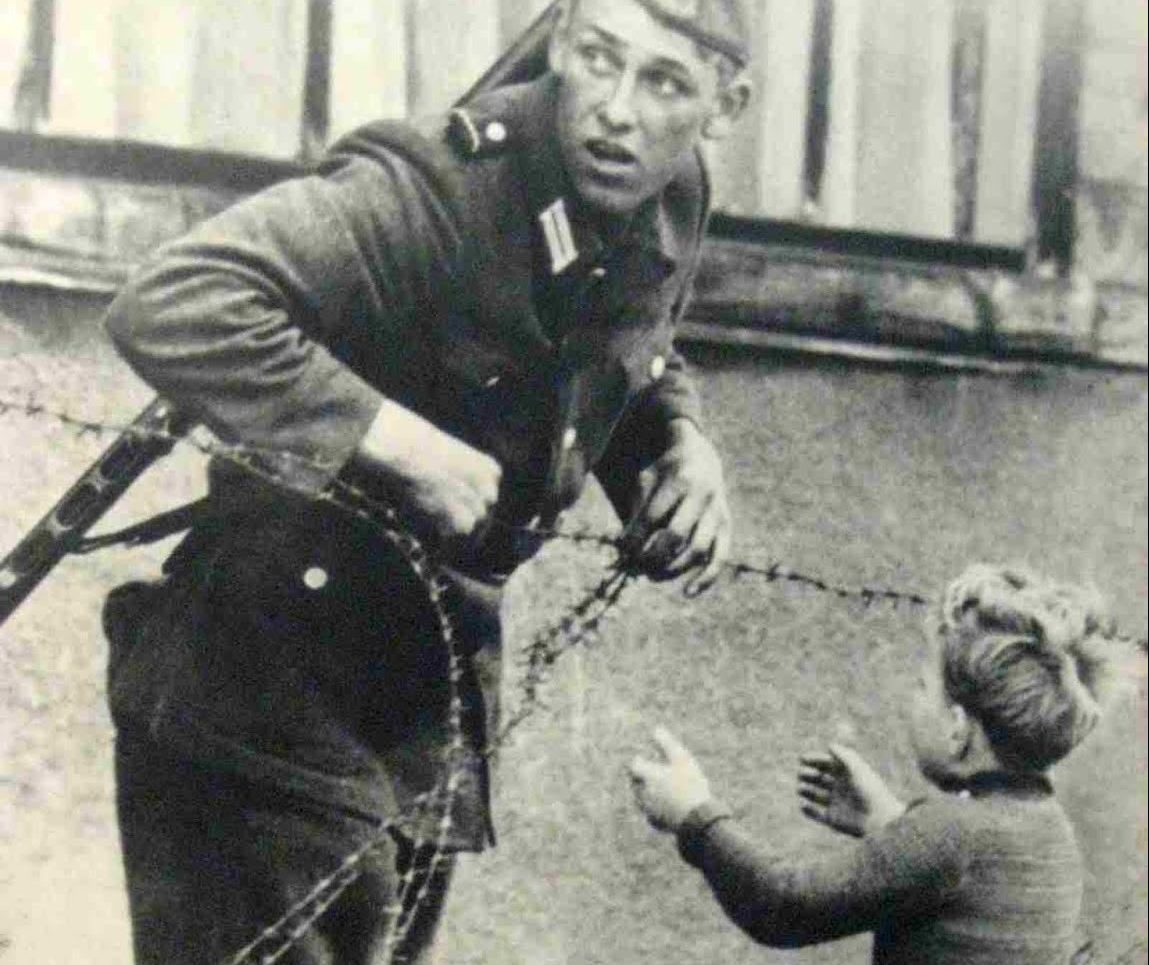 A Soldier, A Boy, And The Berlin Wall: The Touching Story Behind The Photo