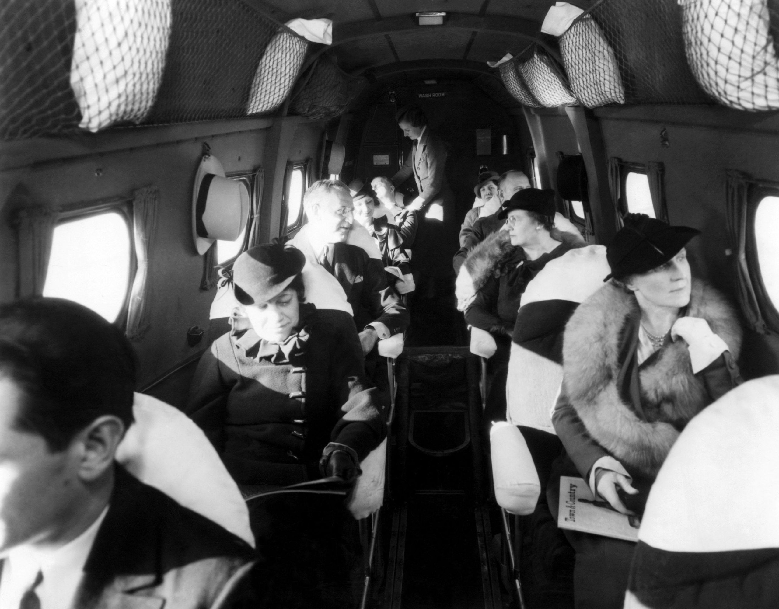 30+ Fascinating Vintage Photos Show What Air Travel Look Like Between 1930s And 1950s