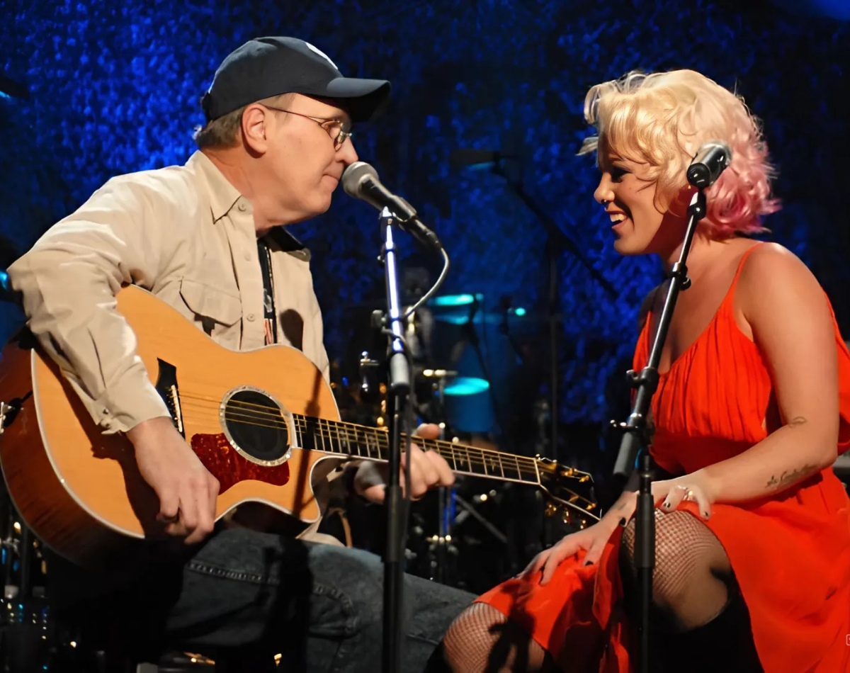 Pink’s Dad Joins Her On Stage That Captivates All