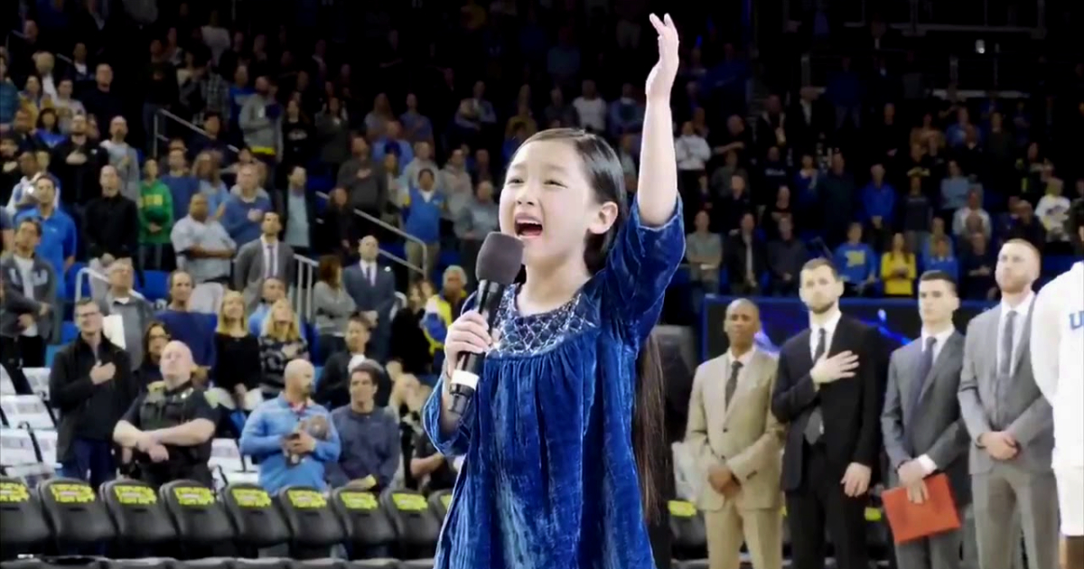 7-Year-Old Singer Malea Emma Shocks Everyone With Us National Anthem At Men’s Basketball Game 