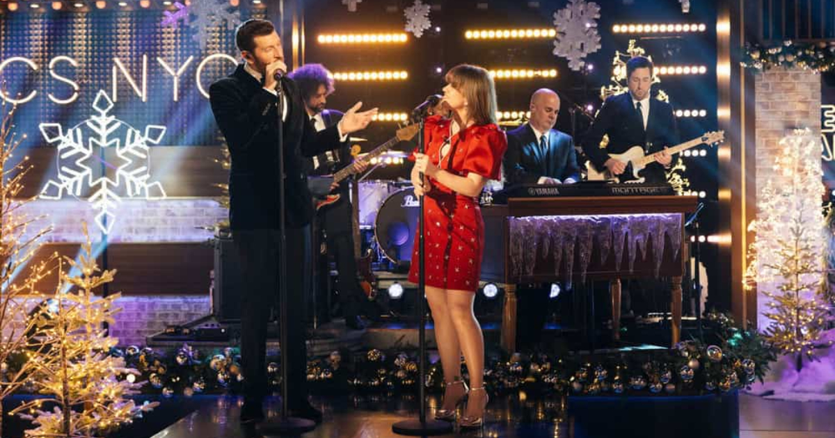Holiday Magic: Kelly Clarkson And Brett Eldredge Shine Bright With “Sweet December”