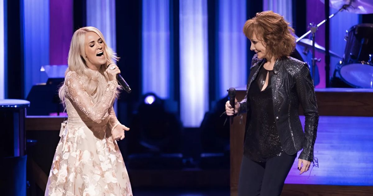 Reba Mcentire And Carrie Underwood’s Powerful Performance Of “Does He Love You” Leaves Fans Spellbound