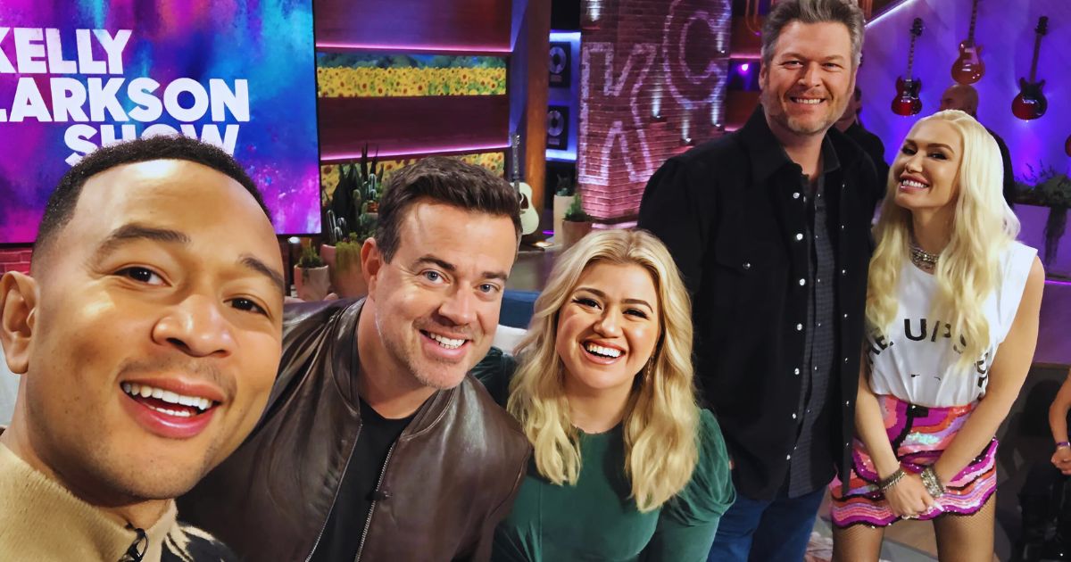 The Voice Coaches Join Kelly Clarkson For One Of The Most Epic Kellyoke Moments Ever