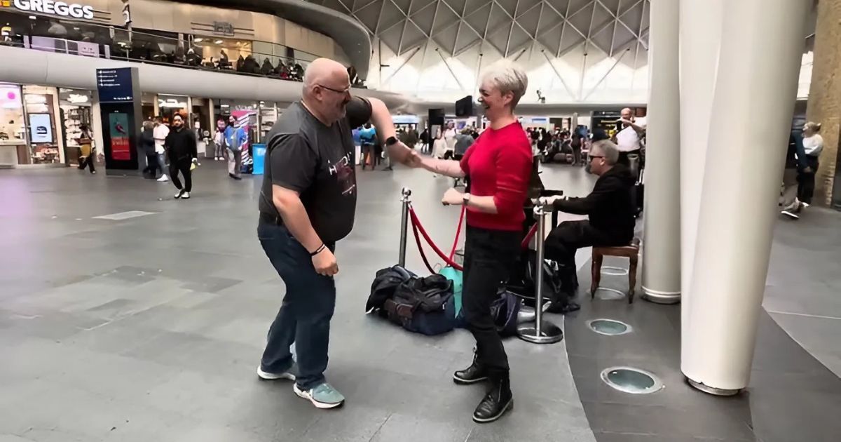 Elderly Couple’s Boogie-Woogie Dance Brings Joy To The Train Station